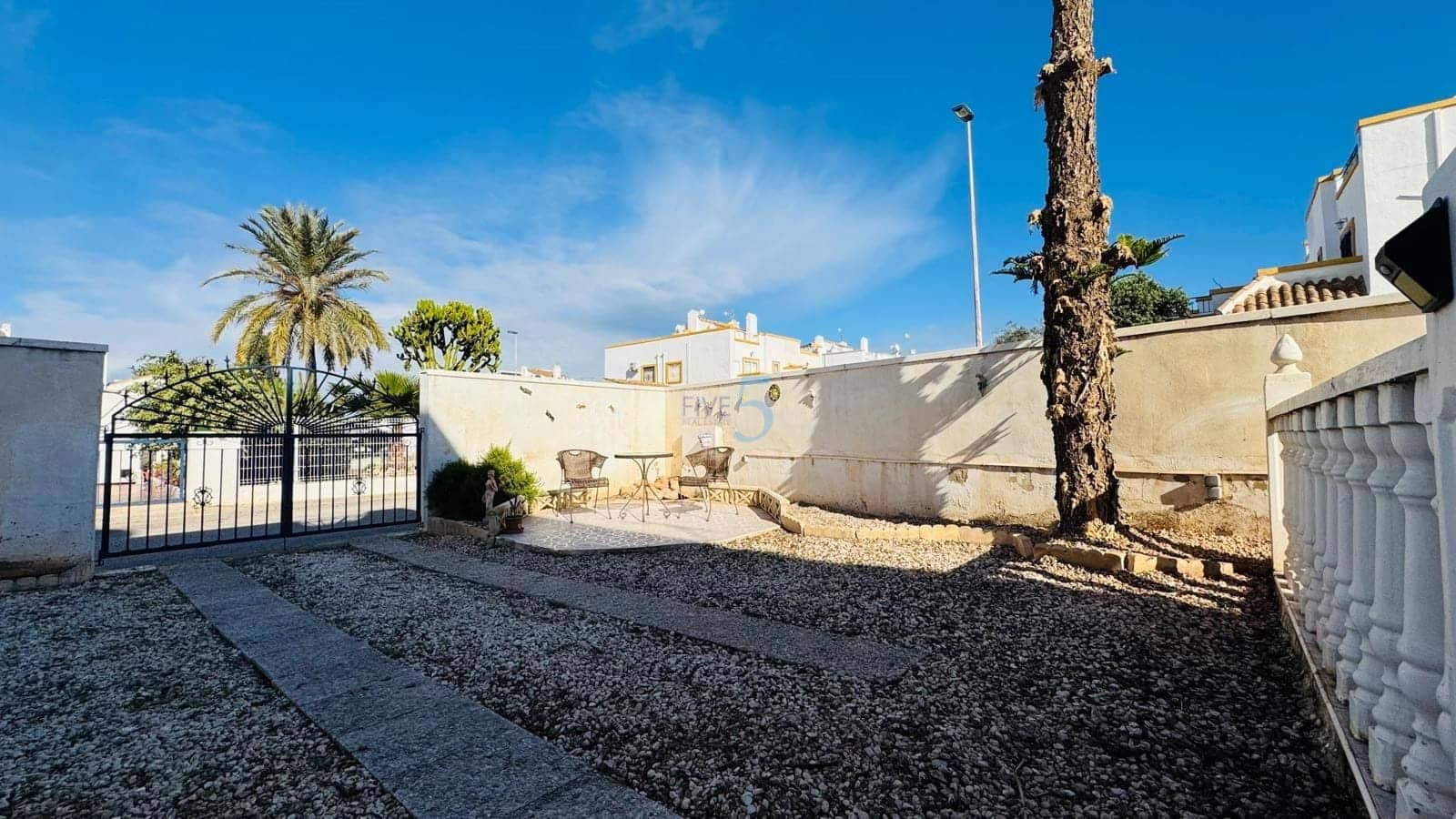 3 sypialnia Dom na sprzedaż w Torrevieja z basenem garażem - 199 900 € (Ref: 9517930)