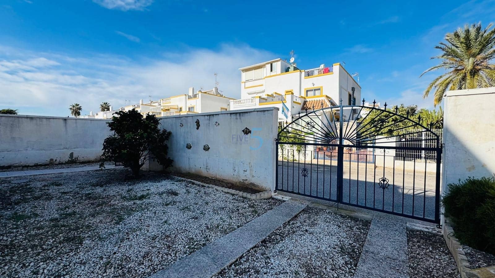 3 sypialnia Dom na sprzedaż w Torrevieja z basenem garażem - 199 900 € (Ref: 9517930)