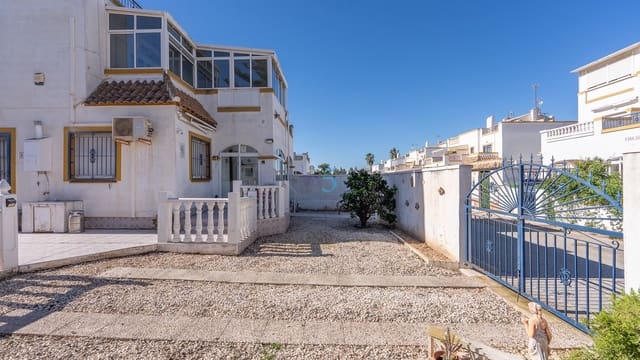 Casa de 3 habitaciones en Torrevieja en venta con piscina garaje - 199.900 € (Ref: 9517930)