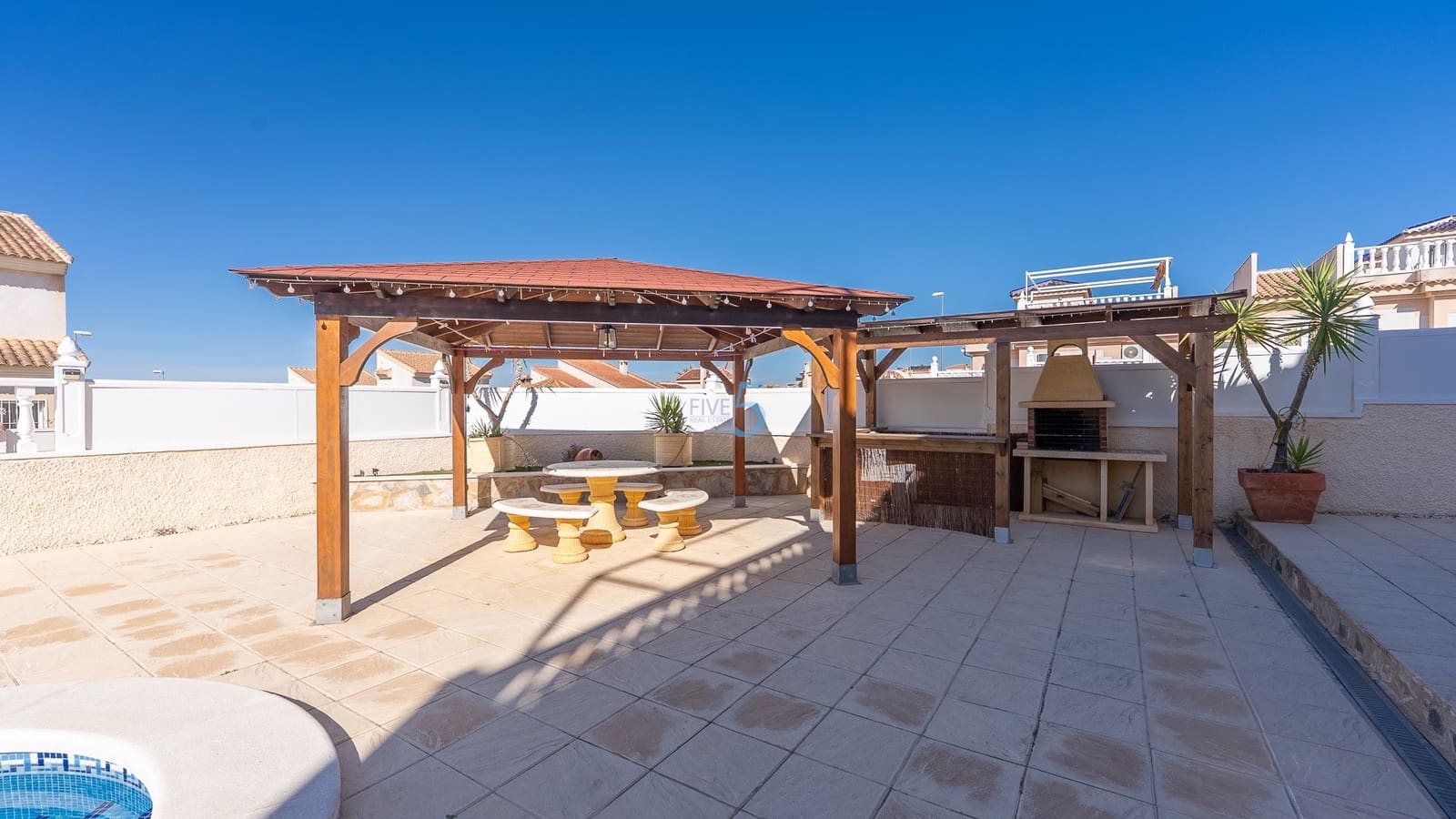 3 bedroom Villa for sale in Rojales with pool - € 430,000 (Ref: 9523059)