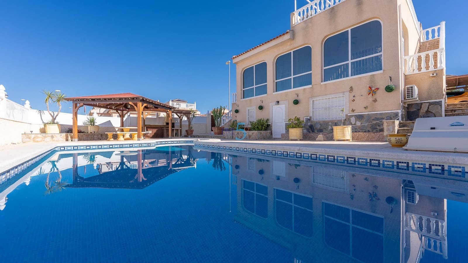 3 bedroom Villa for sale in Rojales with pool - € 430,000 (Ref: 9523059)