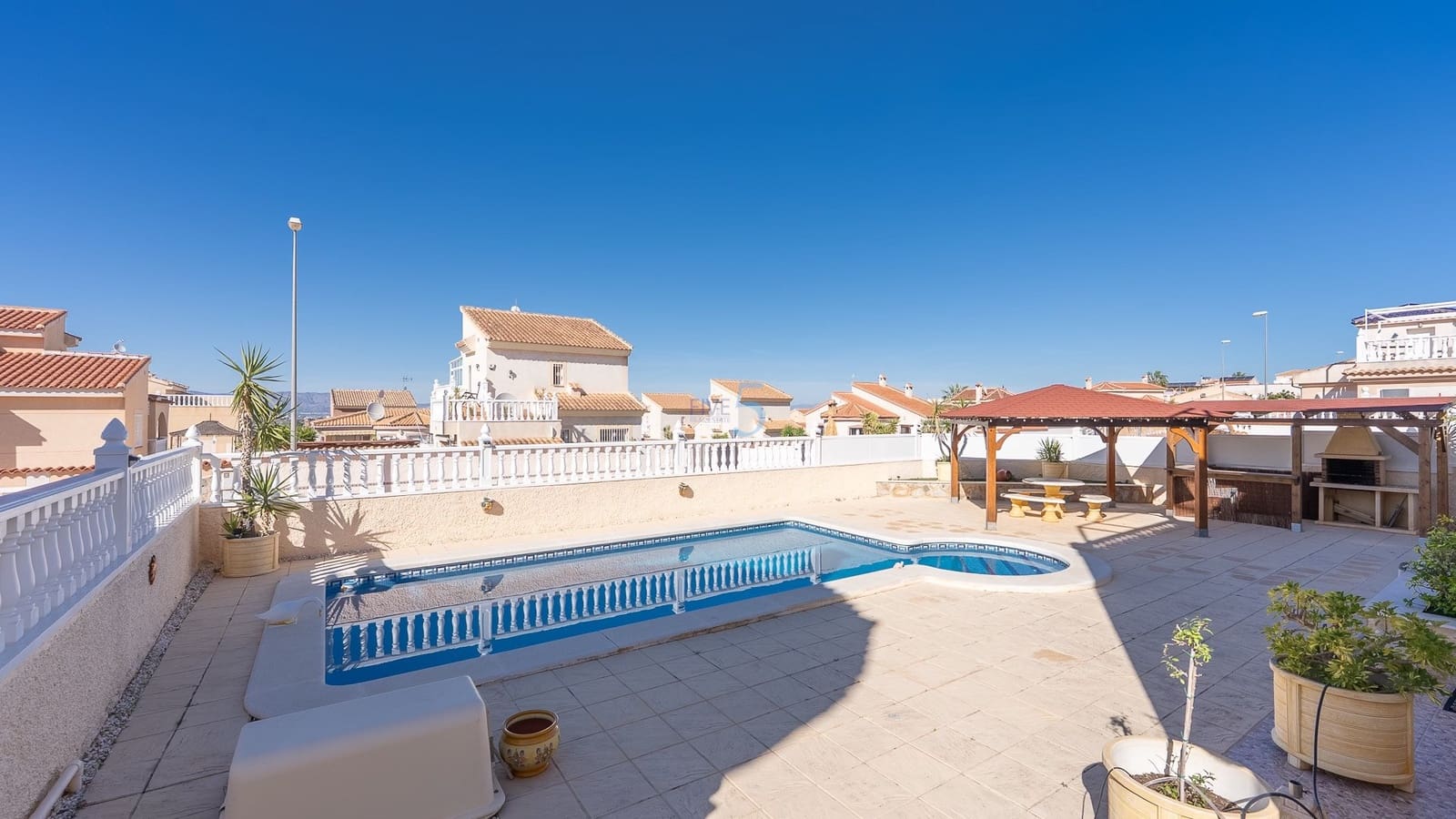 3 bedroom Villa for sale in Rojales with pool - € 430,000 (Ref: 9523059)