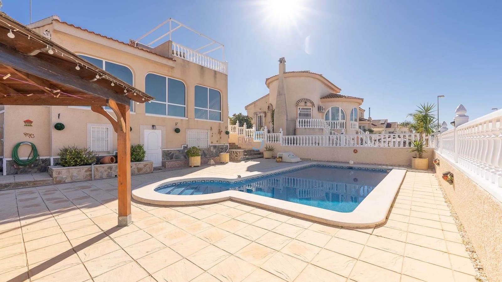 3 bedroom Villa for sale in Rojales with pool - € 430,000 (Ref: 9523059)