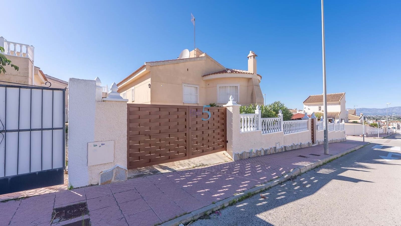 3 bedroom Villa for sale in Rojales with pool - € 430,000 (Ref: 9523059)
