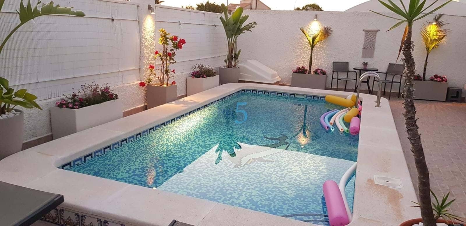 2 sypialnia Willa na sprzedaż w Torrevieja z basenem garażem - 299 900 € (Ref: 9524676)