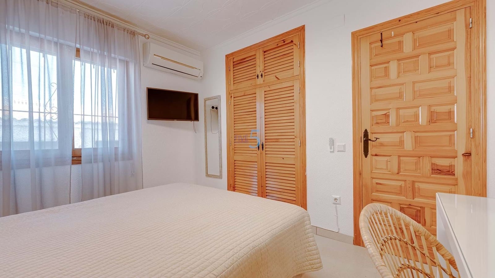 2 sypialnia Willa na sprzedaż w Torrevieja z basenem garażem - 299 900 € (Ref: 9524676)