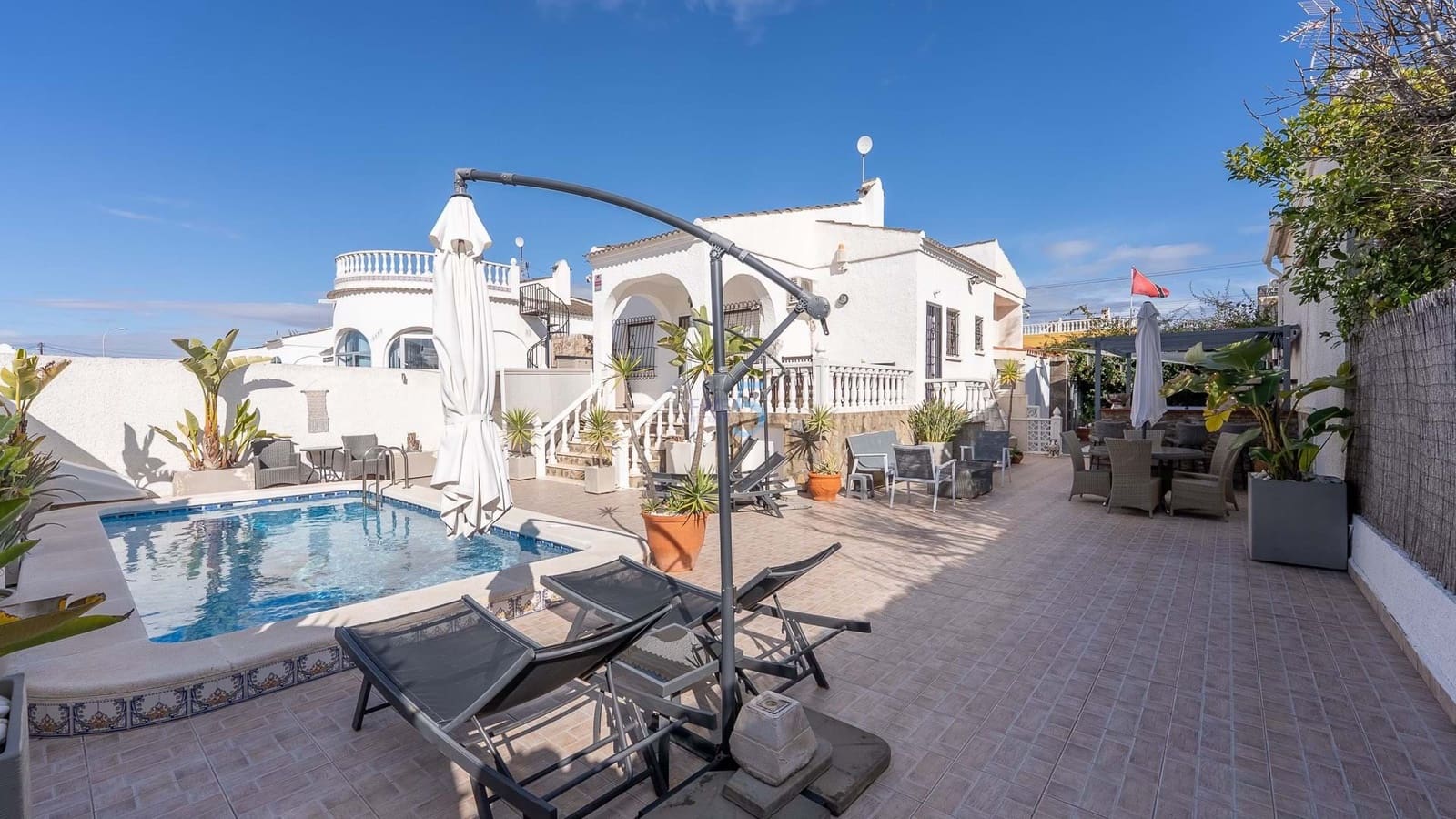 2 sypialnia Willa na sprzedaż w Torrevieja z basenem garażem - 299 900 € (Ref: 9524676)