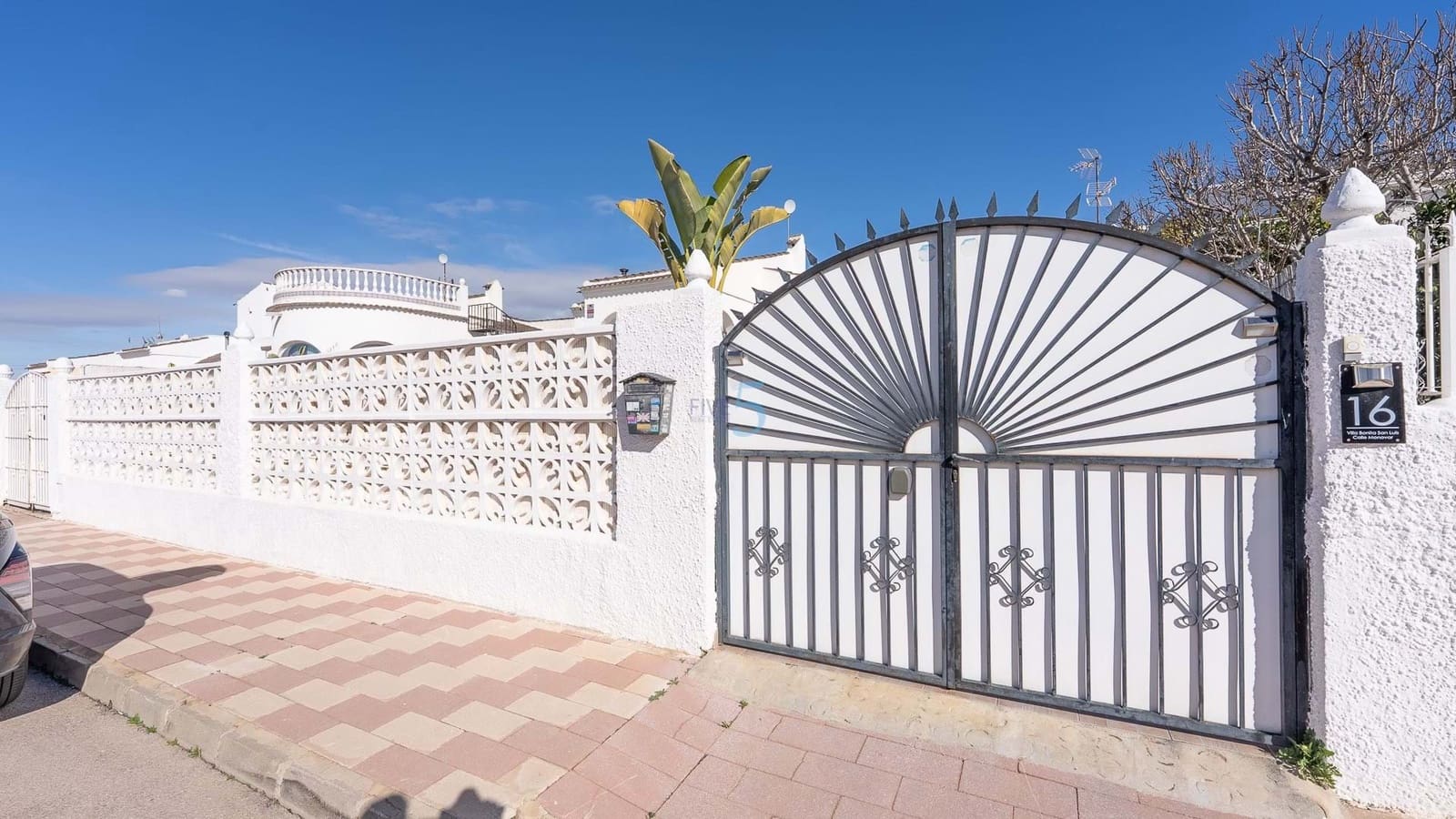 2 sypialnia Willa na sprzedaż w Torrevieja z basenem garażem - 299 900 € (Ref: 9524676)