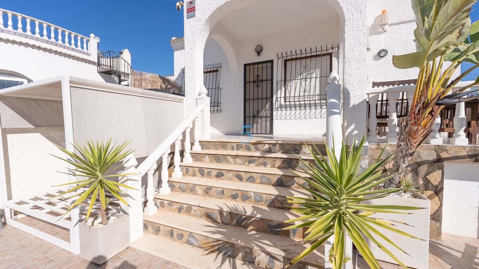 2 sypialnia Willa na sprzedaż w Torrevieja z basenem garażem - 299 900 € (Ref: 9524676)