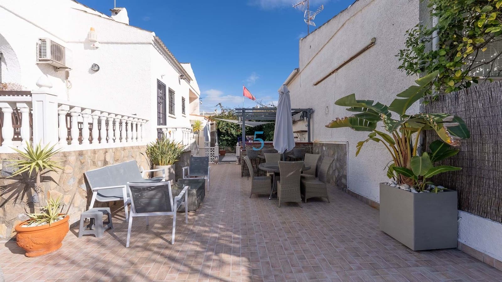 2 sypialnia Willa na sprzedaż w Torrevieja z basenem garażem - 299 900 € (Ref: 9524676)