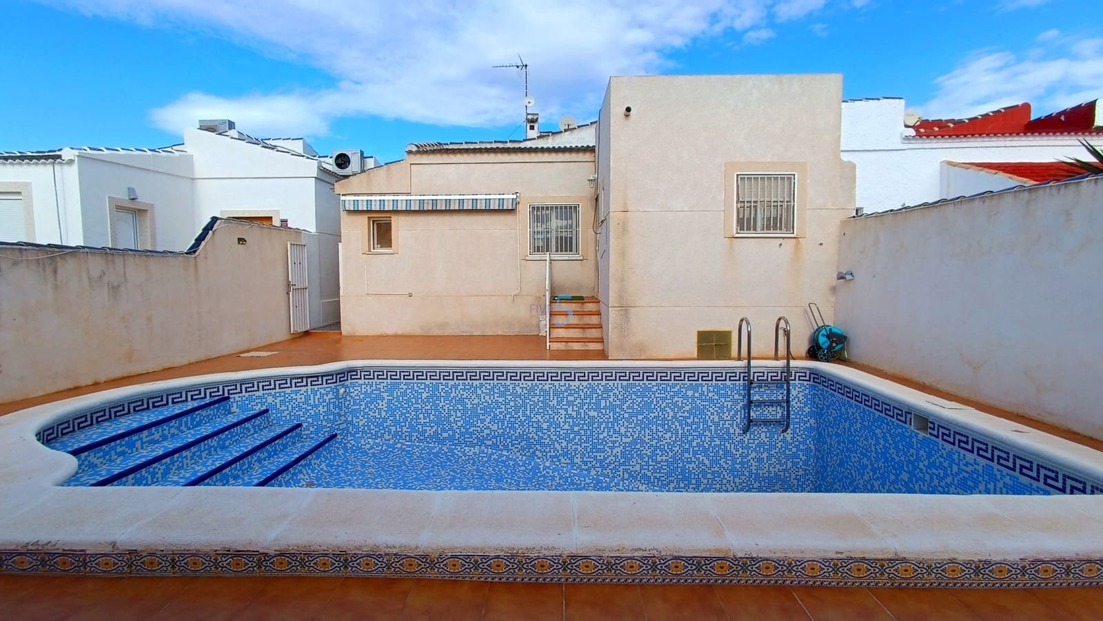 2 sypialnia Willa na sprzedaż w Torrevieja z basenem - 280 000 € (Ref: 9528929)
