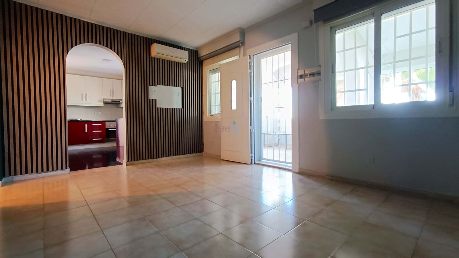 2 sypialnia Willa na sprzedaż w Torrevieja z basenem - 280 000 € (Ref: 9528929)