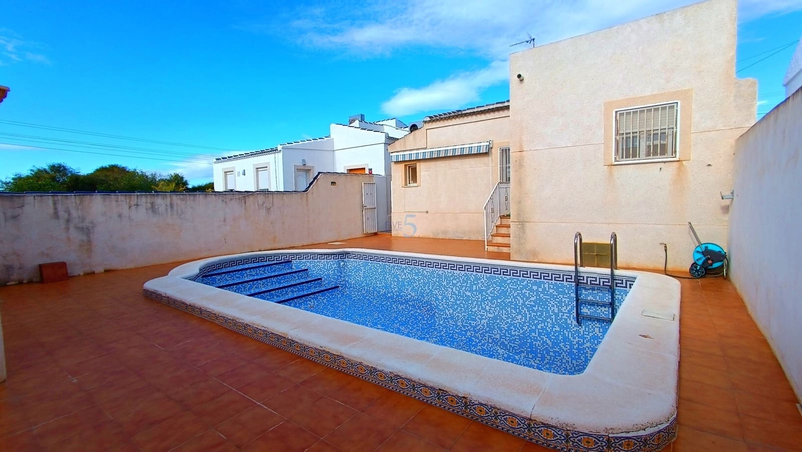 2 sypialnia Willa na sprzedaż w Torrevieja z basenem - 280 000 € (Ref: 9528929)