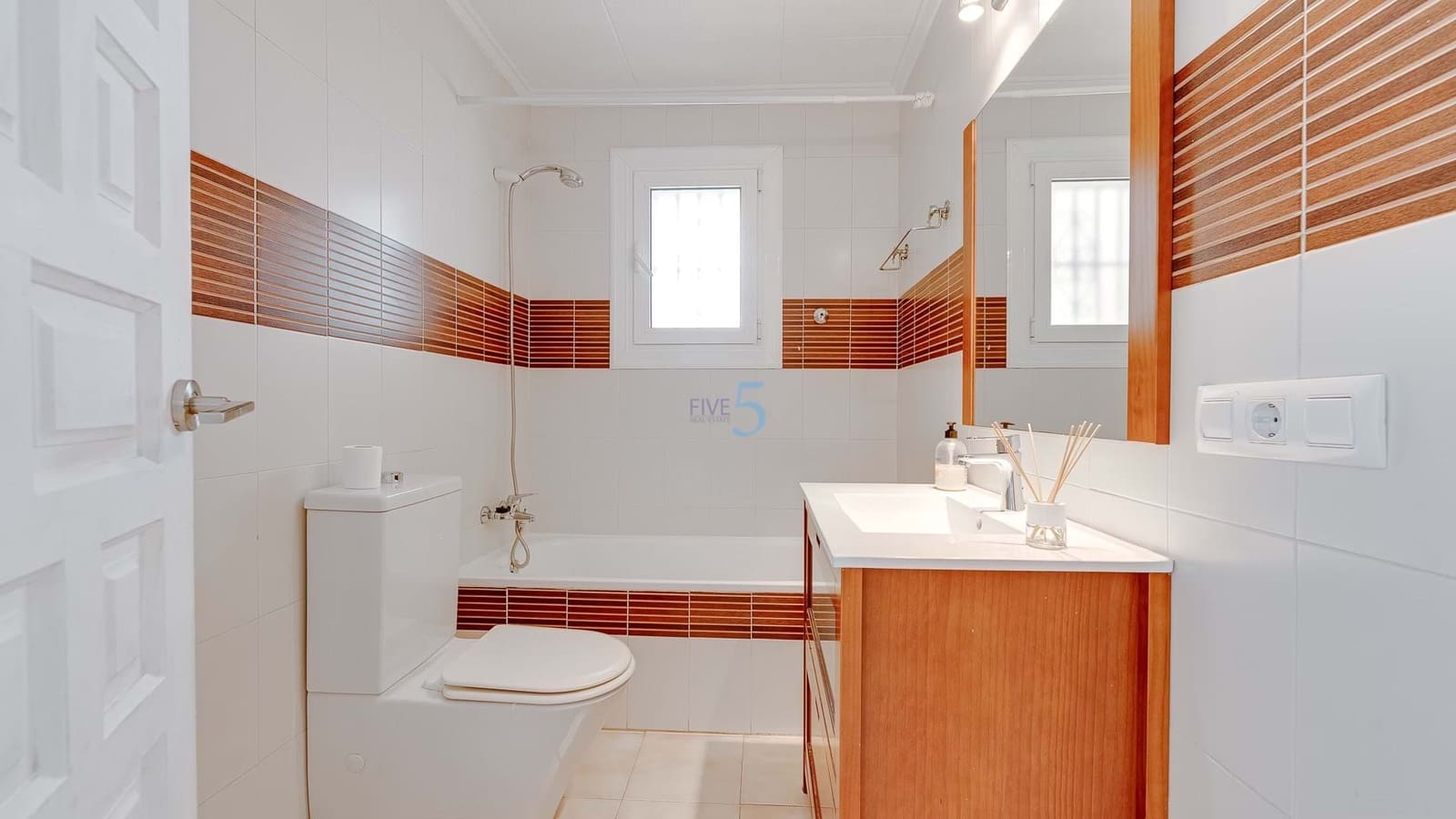 2 quarto Moradia para venda em Torrevieja com piscina - 265 000 € (Ref: 9528929)