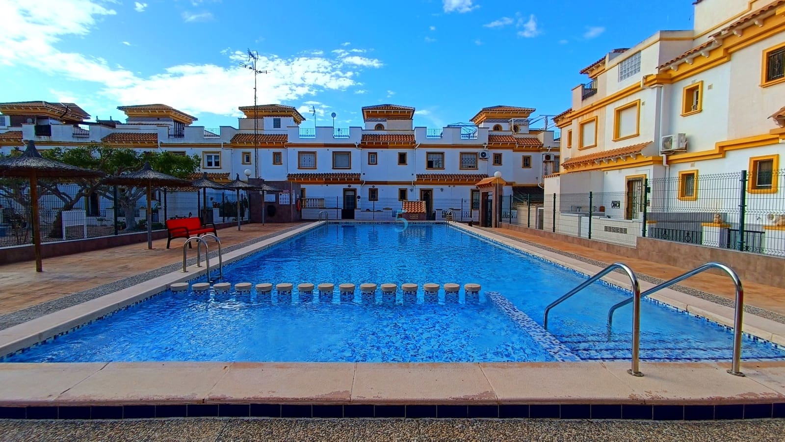 3 sypialnia Dom na sprzedaż w Torrevieja z basenem - 195 000 € (Ref: 9528930)