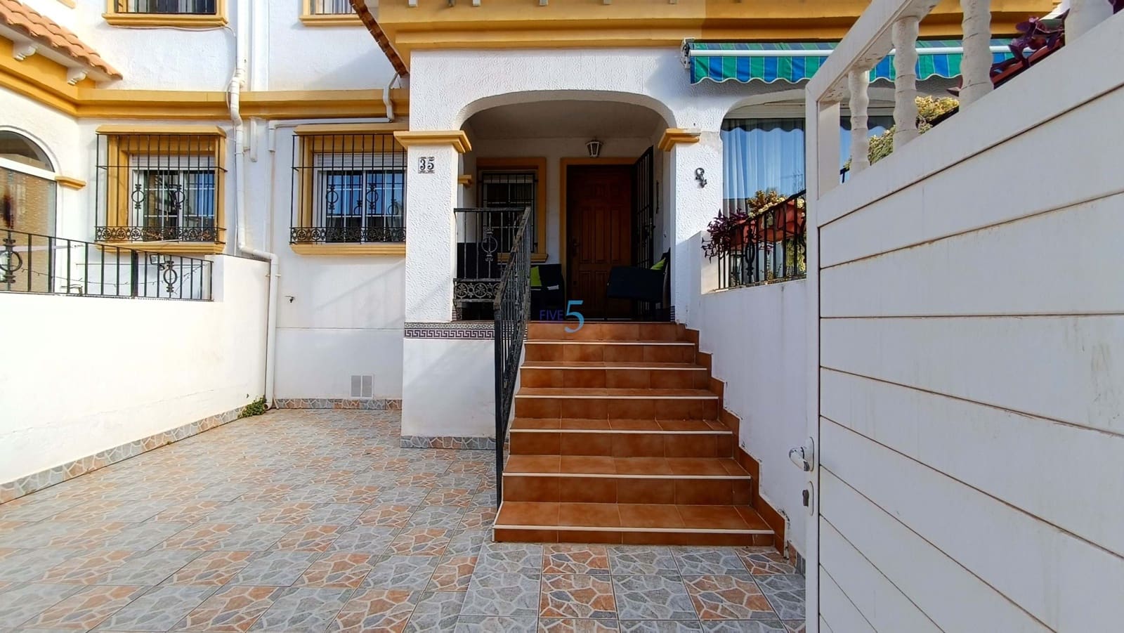 3 sypialnia Dom na sprzedaż w Torrevieja z basenem - 195 000 € (Ref: 9528930)