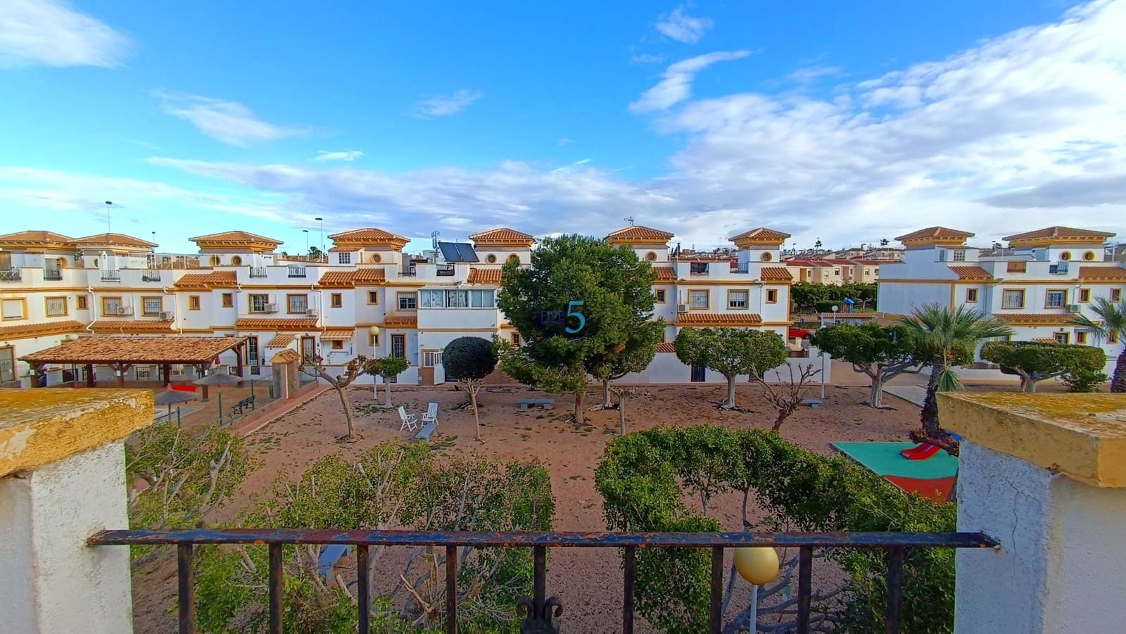 3 sypialnia Dom na sprzedaż w Torrevieja z basenem - 195 000 € (Ref: 9528930)