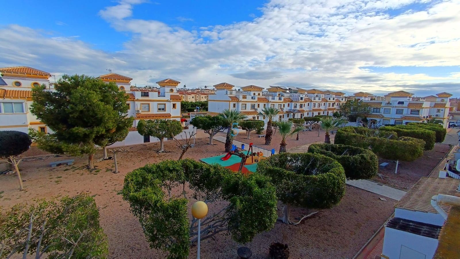 3 sypialnia Dom na sprzedaż w Torrevieja z basenem - 195 000 € (Ref: 9528930)