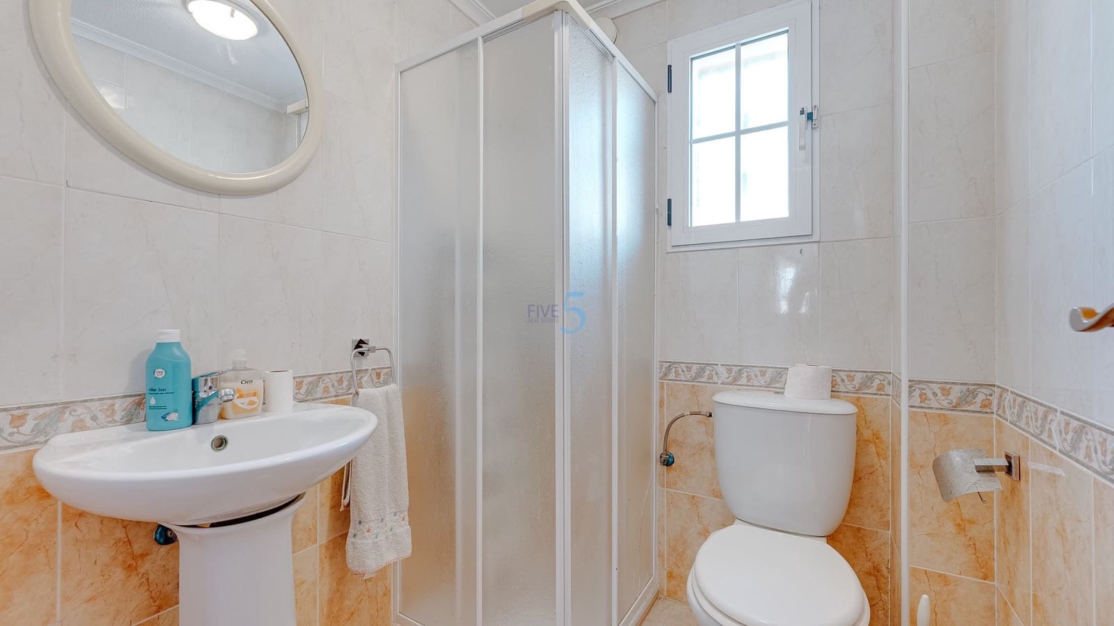 3 Zimmer Haus zu verkaufen in Torrevieja mit Pool - 195.000 € (Ref: 9528930)