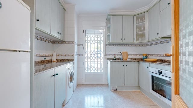 3 bedroom Townhouse for sale in Torrevieja with pool - € 195,000 (Ref: 9528930)