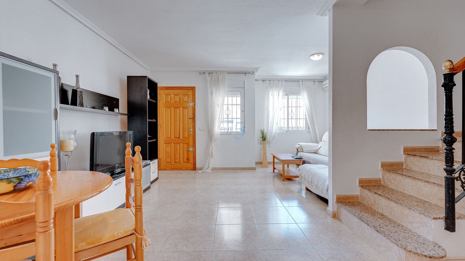3 Zimmer Haus zu verkaufen in Torrevieja mit Pool - 195.000 € (Ref: 9528930)