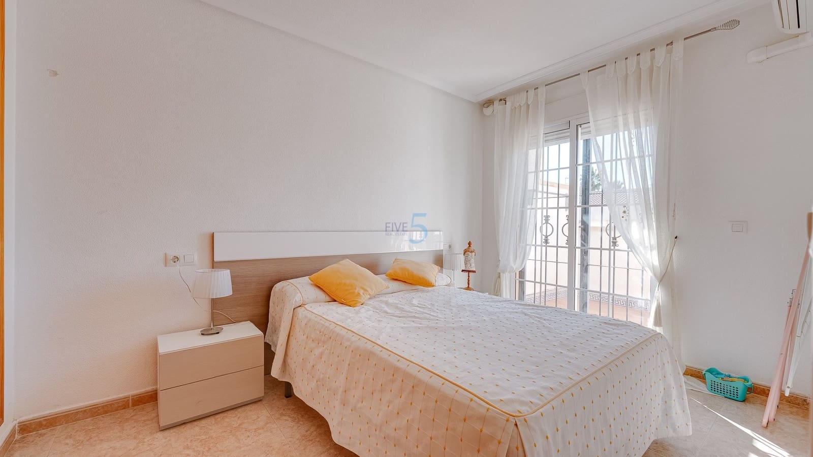 3 Zimmer Haus zu verkaufen in Torrevieja mit Pool - 195.000 € (Ref: 9528930)