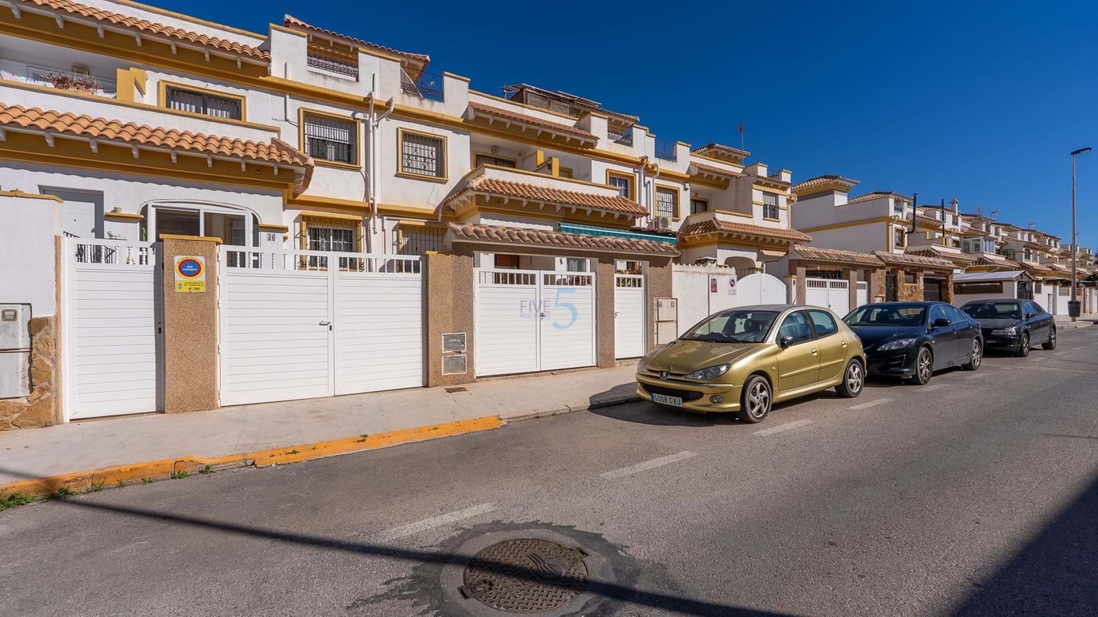 3 Zimmer Haus zu verkaufen in Torrevieja mit Pool - 195.000 € (Ref: 9528930)