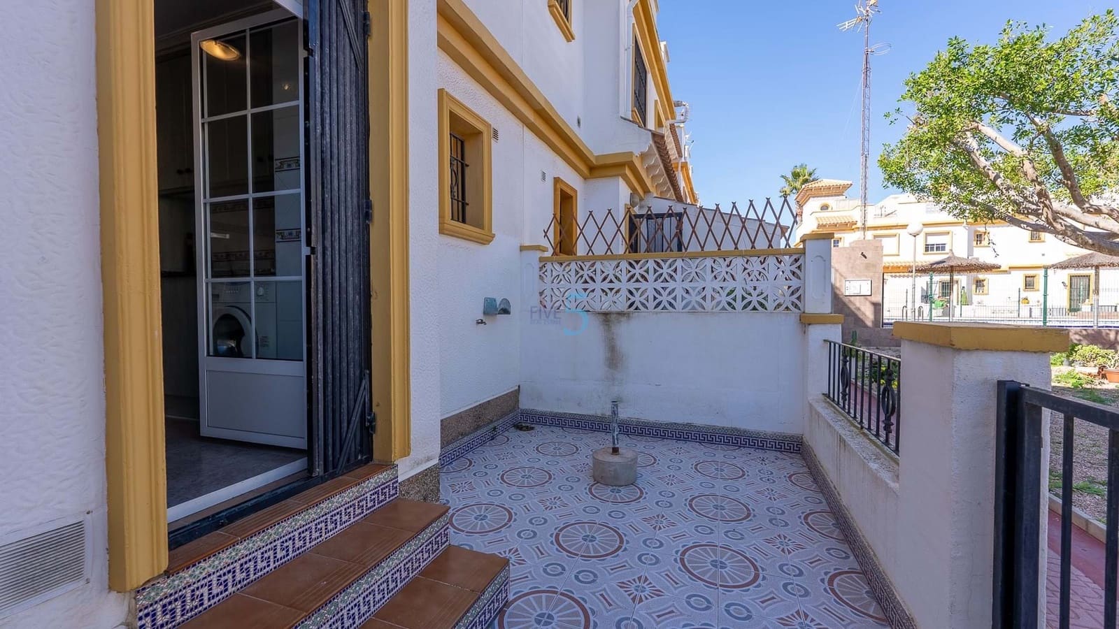 3 Zimmer Haus zu verkaufen in Torrevieja mit Pool - 195.000 € (Ref: 9528930)