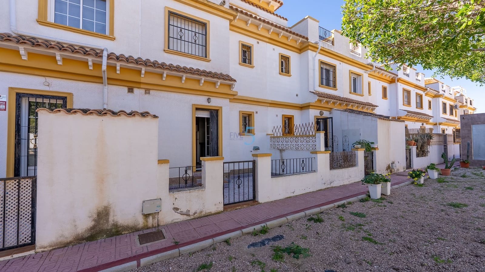 3 Zimmer Haus zu verkaufen in Torrevieja mit Pool - 195.000 € (Ref: 9528930)