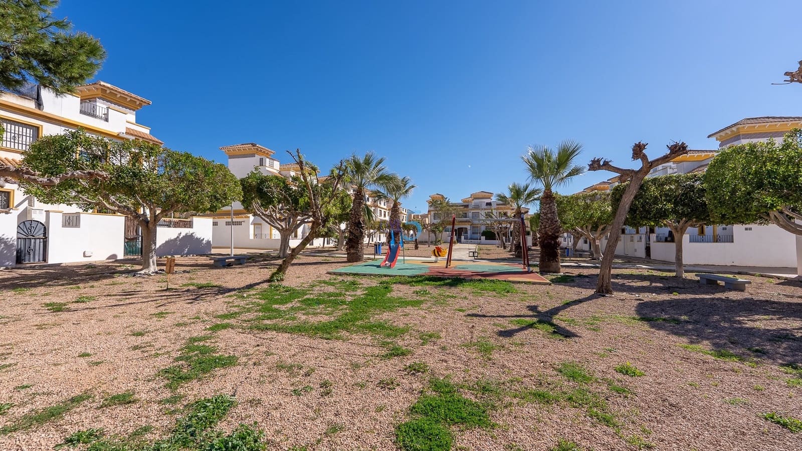3 Zimmer Haus zu verkaufen in Torrevieja mit Pool - 195.000 € (Ref: 9528930)