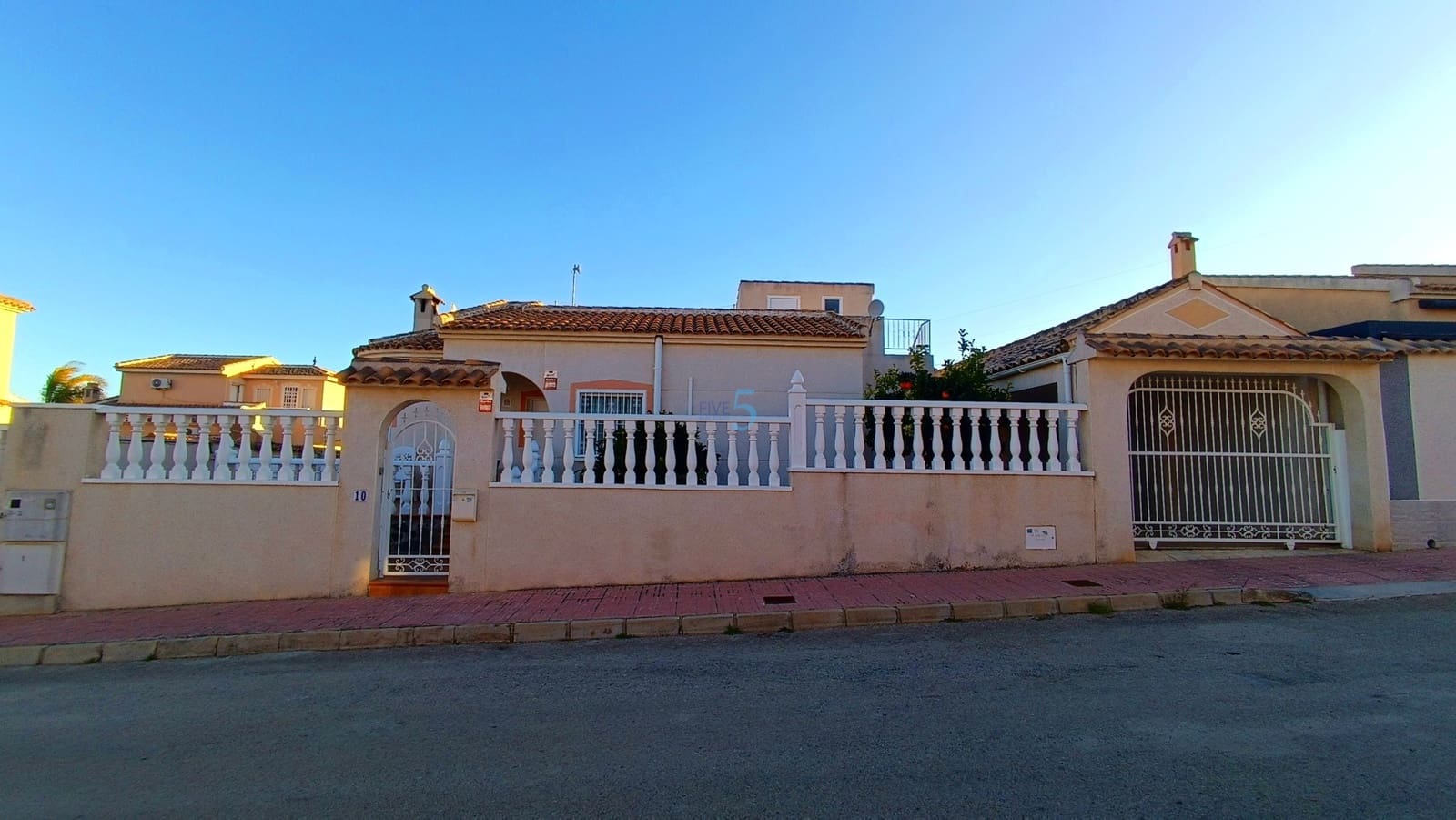 3 slaapkamer Villa te koop in Ciudad Quesada met zwembad - € 345.000 (Ref: 9532743)