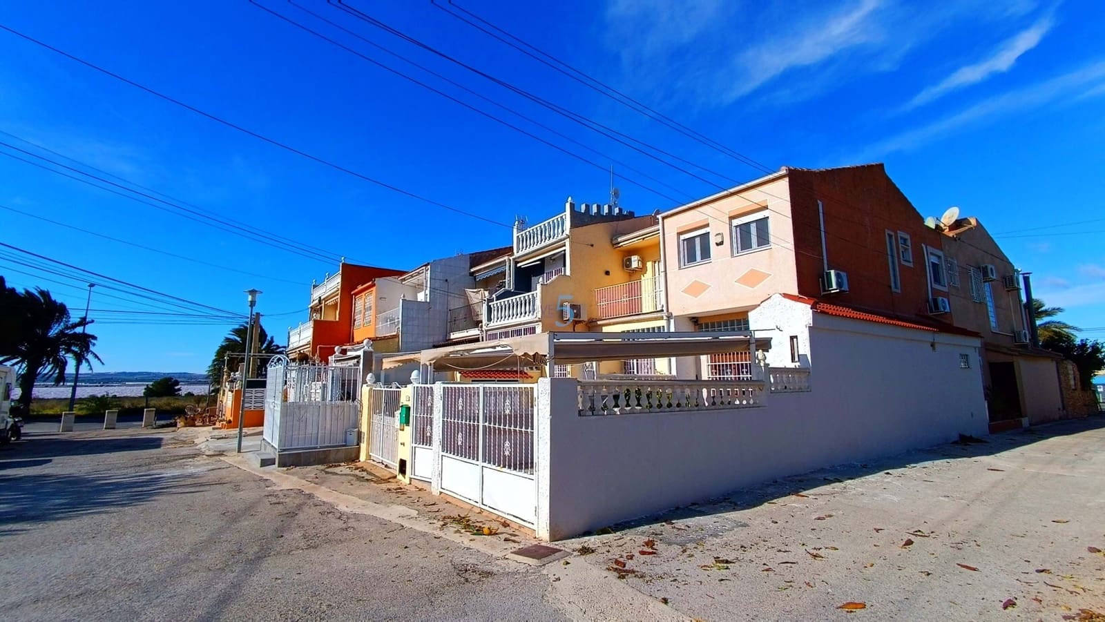 Casa de 2 habitaciones en Torrevieja en venta con garaje - 139.995 € (Ref: 9533070)