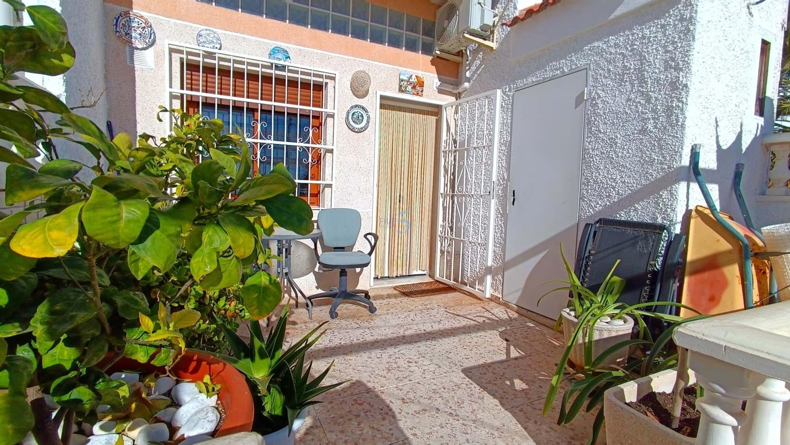 Casa de 2 habitaciones en Torrevieja en venta con garaje - 139.995 € (Ref: 9533070)