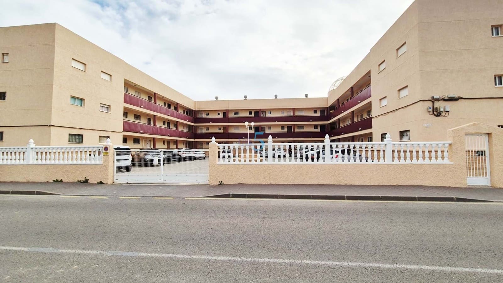 Apartamento de 1 habitación en Pilar de la Horadada en venta con piscina garaje - 125.000 € (Ref: 9534840)