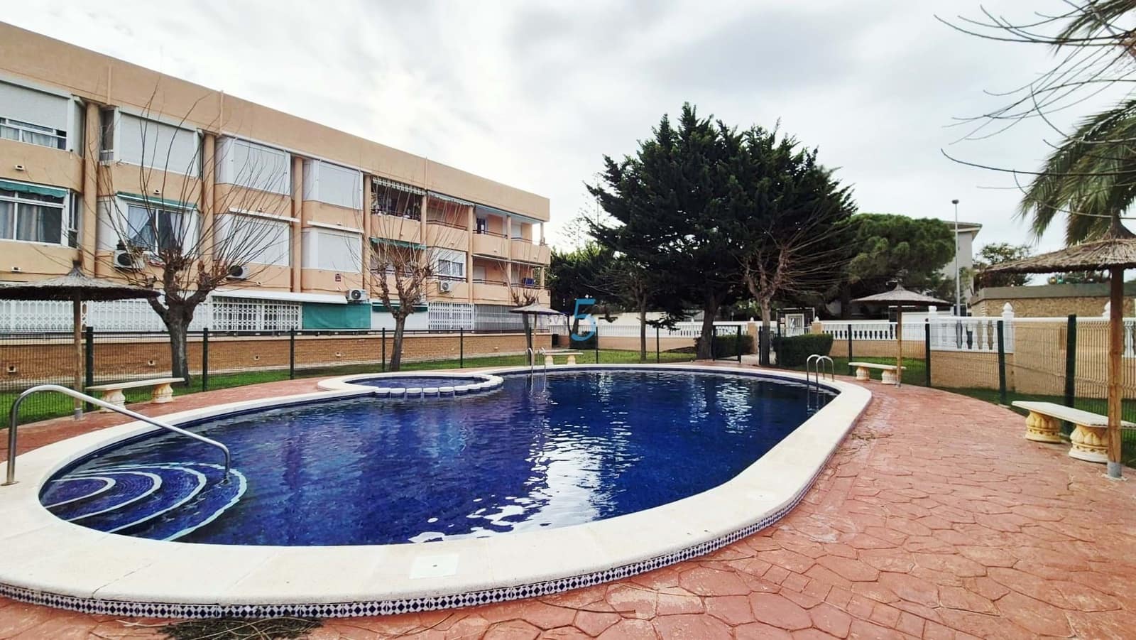 Apartamento de 1 habitación en Pilar de la Horadada en venta con piscina garaje - 125.000 € (Ref: 9534840)