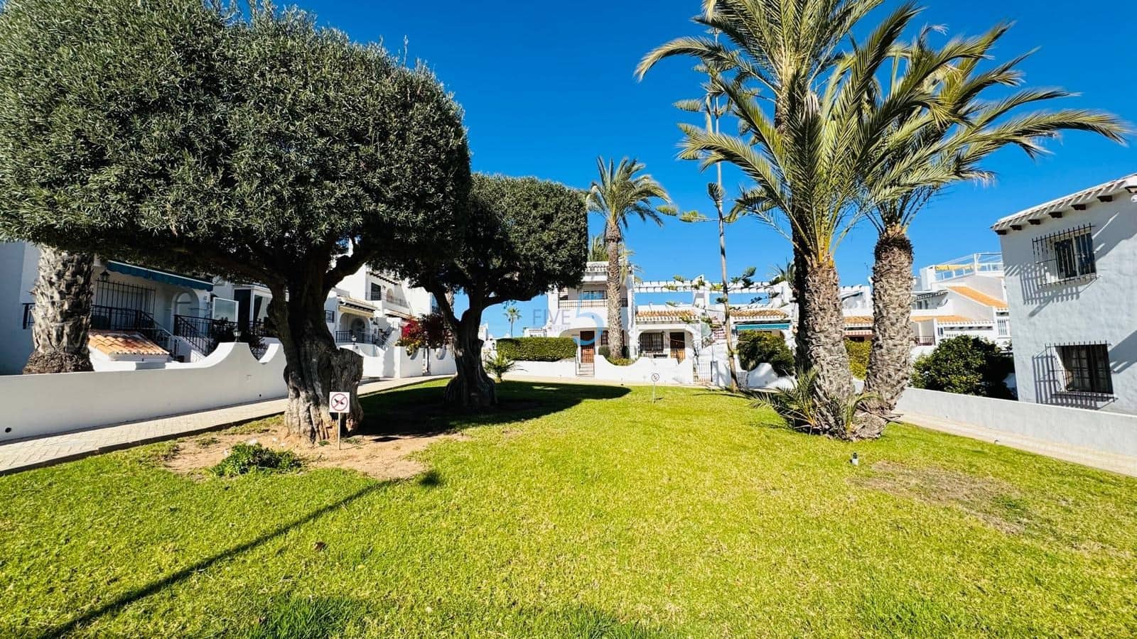 2 soverom Leilighet til salgs i Villamartin med svømmebasseng garasje - € 194 900 (Ref: 9536406)