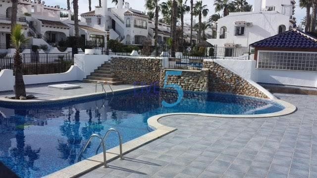 2 soverom Leilighet til salgs i Villamartin med svømmebasseng garasje - € 194 900 (Ref: 9536406)