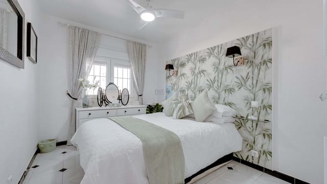 2 chambre Appartement à vendre à Villamartin, Orihuela avec piscine garage - 194 900 € (Ref: 9536406)