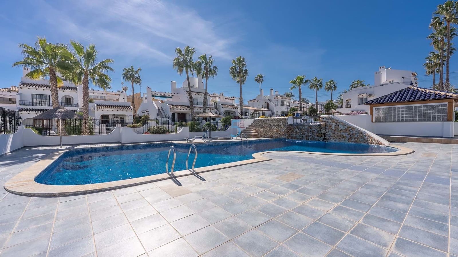 2 slaapkamer Appartement te koop in Villamartin met zwembad garage - € 194.900 (Ref: 9536406)