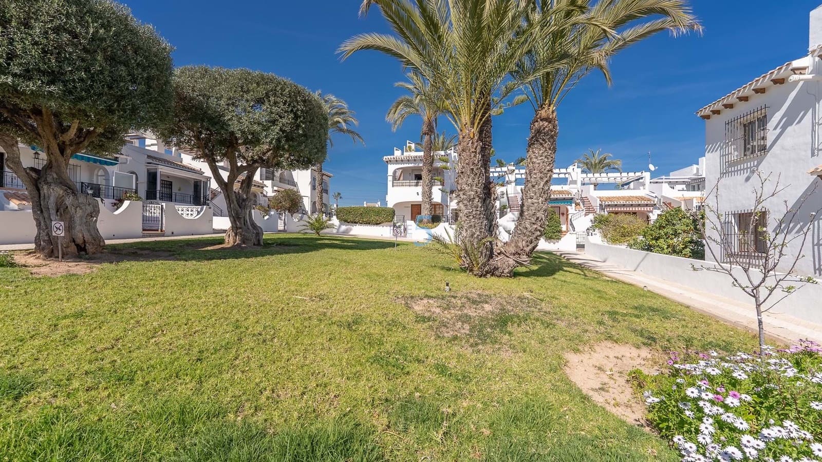 2 slaapkamer Appartement te koop in Villamartin met zwembad garage - € 194.900 (Ref: 9536406)