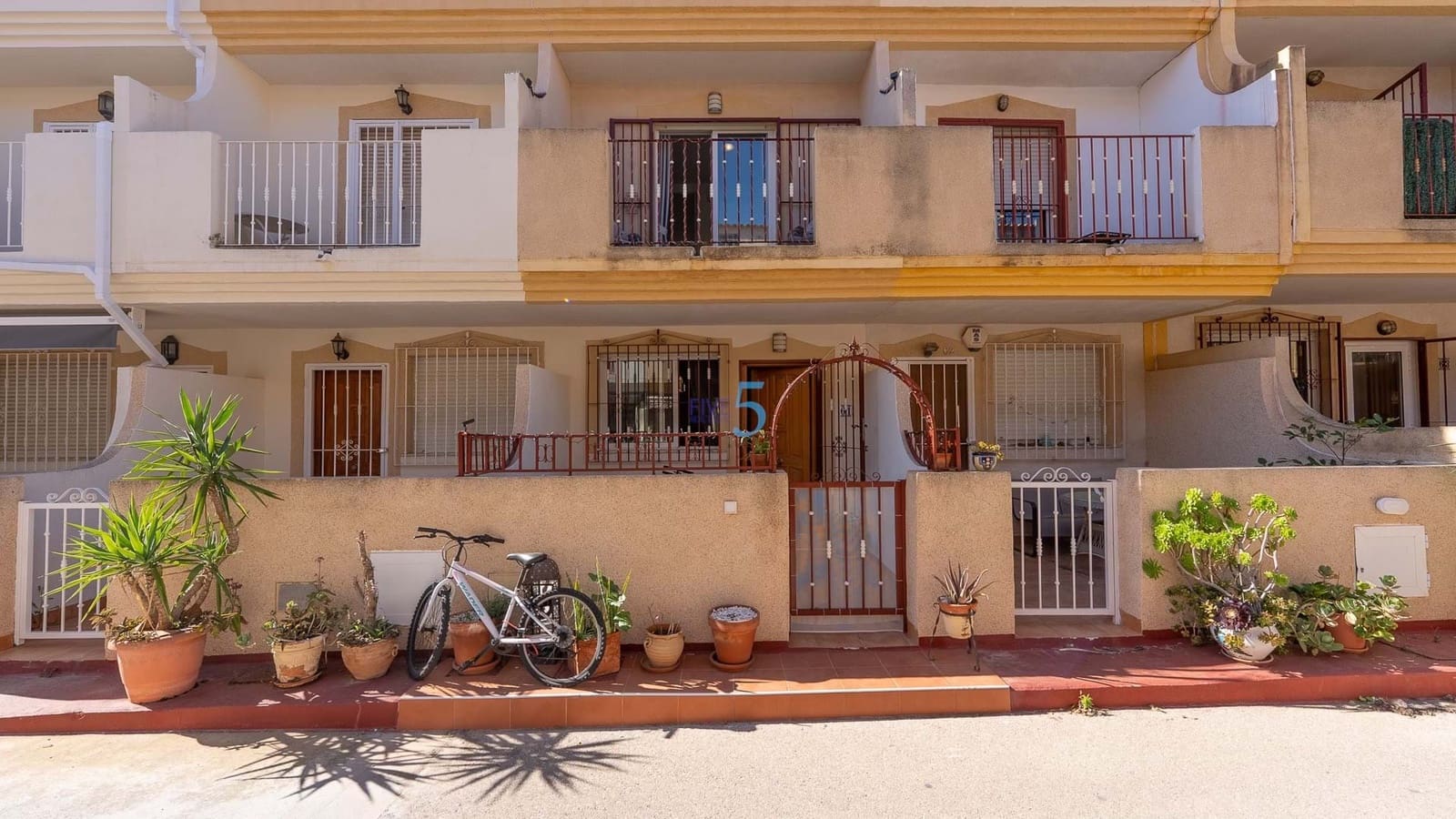 3 bedroom Townhouse for sale in Playa Flamenca with pool garage - € 189,900 (Ref: 9539090)