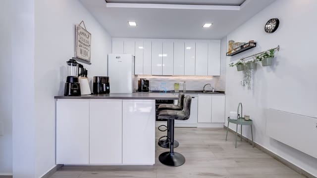 3 makuuhuone Omakotitalo myytävänä paikassa Los Altos mukana uima-altaan - 179 900 € (Ref: 9539910)