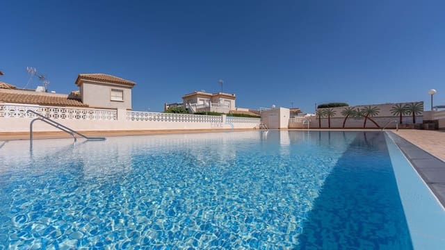 3 makuuhuone Omakotitalo myytävänä paikassa Los Altos mukana uima-altaan - 179 900 € (Ref: 9539910)