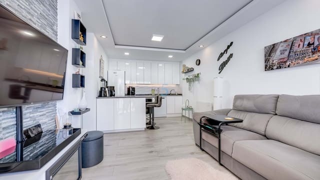 3 makuuhuone Omakotitalo myytävänä paikassa Los Altos mukana uima-altaan - 179 900 € (Ref: 9539910)