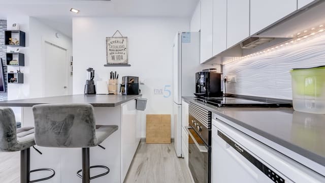 3 makuuhuone Omakotitalo myytävänä paikassa Los Altos mukana uima-altaan - 179 900 € (Ref: 9539910)