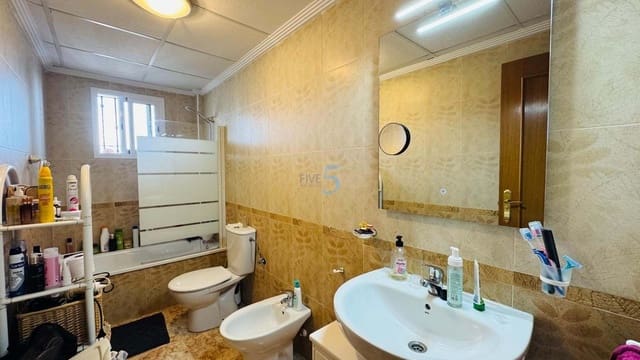 2 sypialnia Dom na sprzedaż w Punta Prima, Orihuela z basenem garażem - 220 000 € (Ref: 9539914)