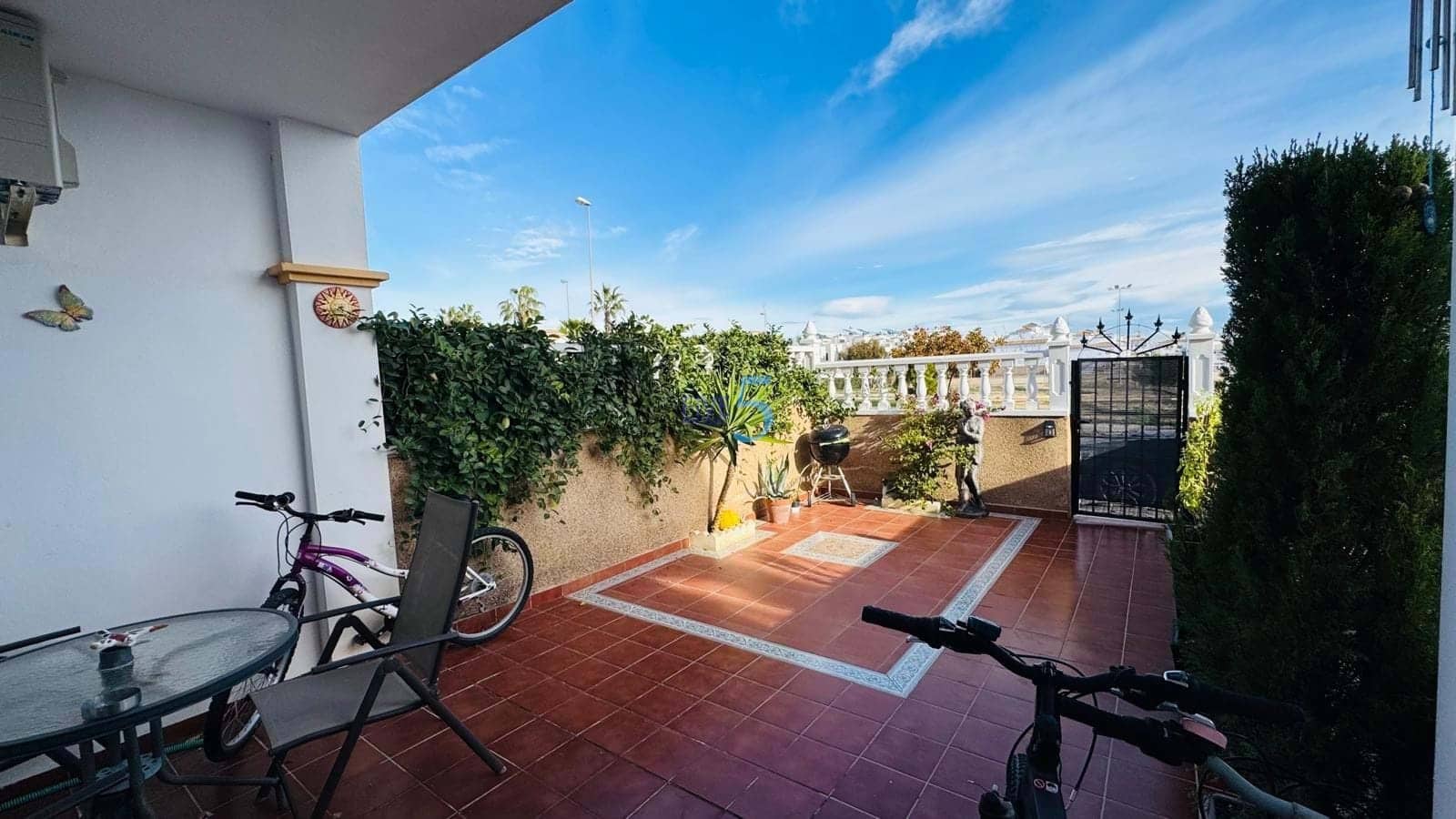 2 soveværelse Byhus til salg i Orihuela Costa med swimmingpool garage - € 220.000 (Ref: 9539914)
