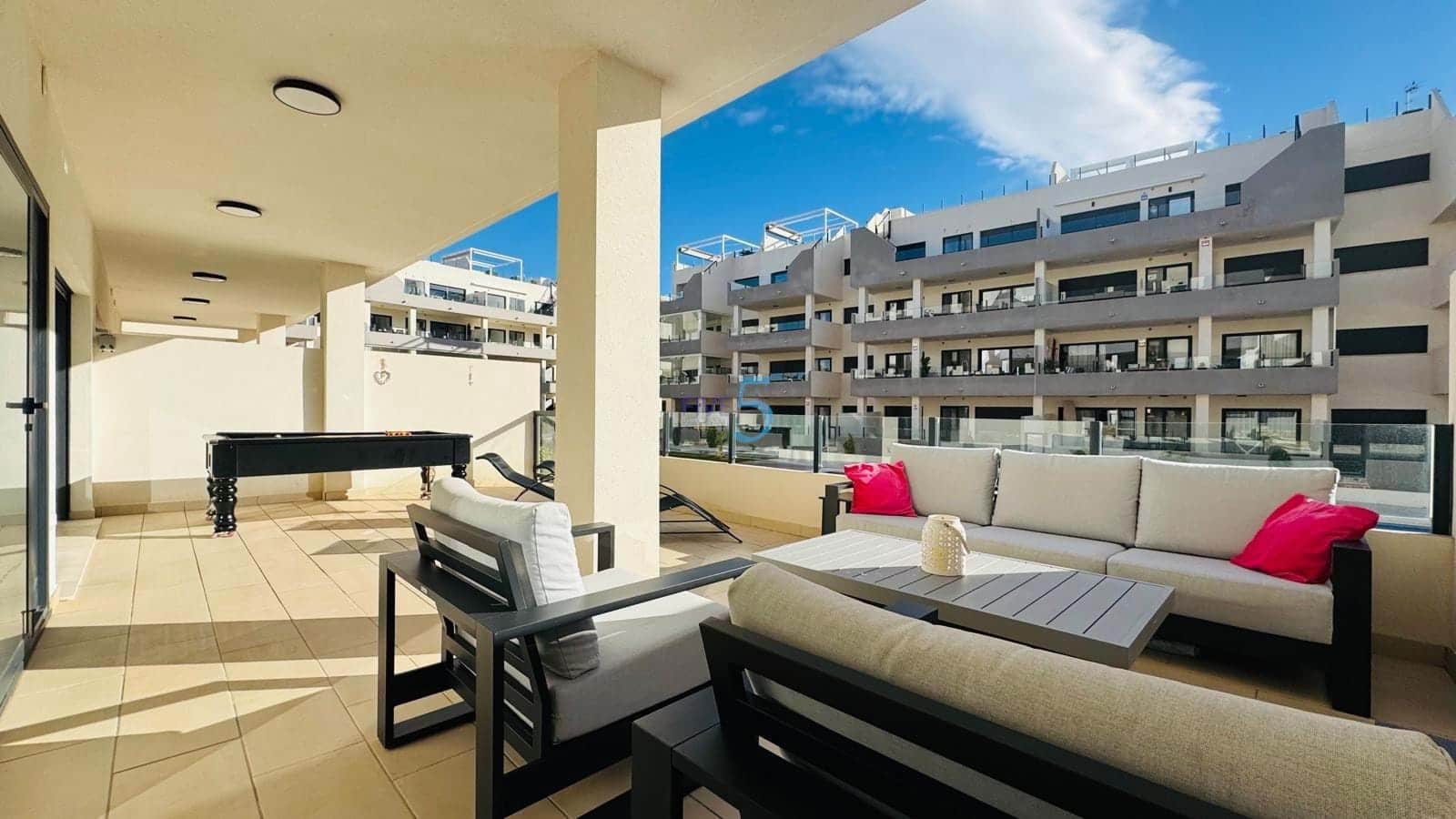 Apartamento de 3 habitaciones en Villamartin en venta con piscina garaje - 360.000 € (Ref: 9542781)