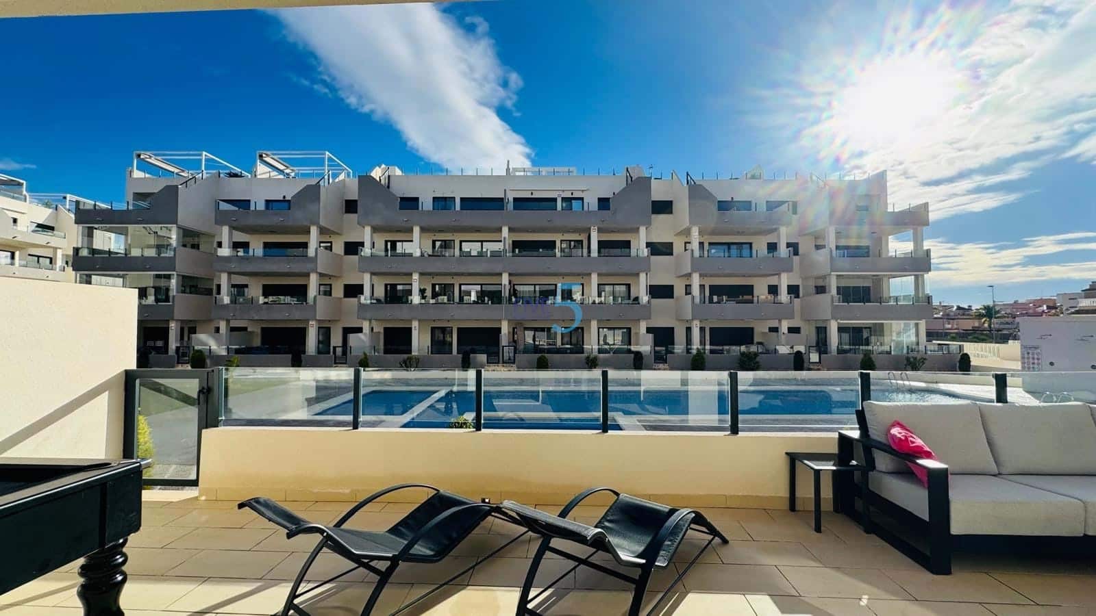 Apartamento de 3 habitaciones en Villamartin en venta con piscina garaje - 360.000 € (Ref: 9542781)