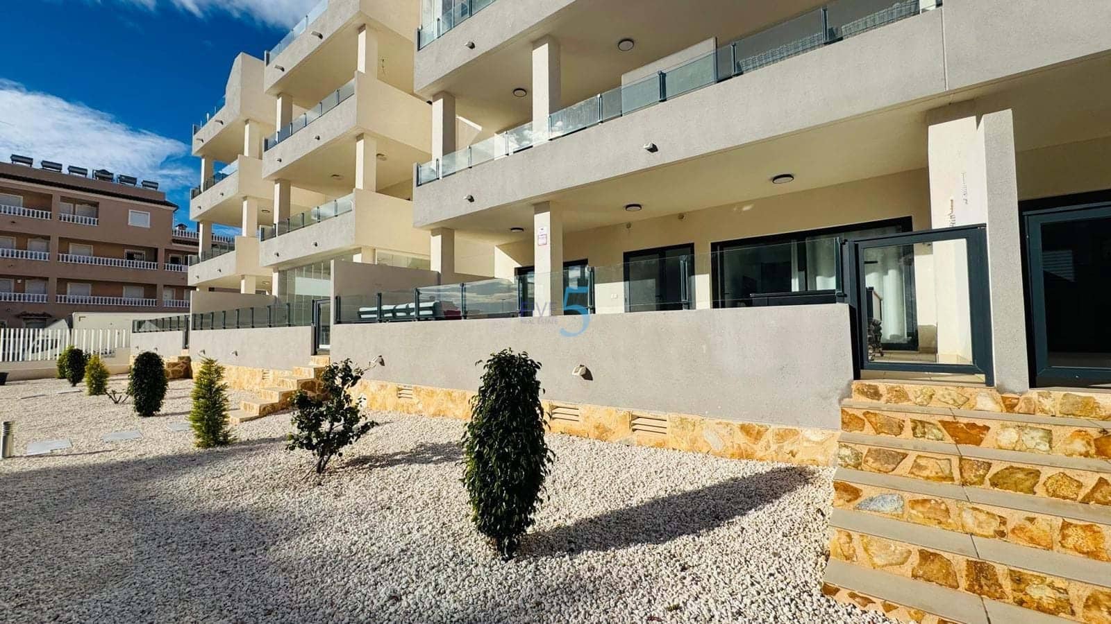 Apartamento de 3 habitaciones en Villamartin en venta con piscina garaje - 360.000 € (Ref: 9542781)